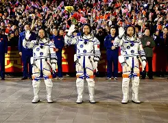 包含五员大将复出，团队气势如虹连胜的词条