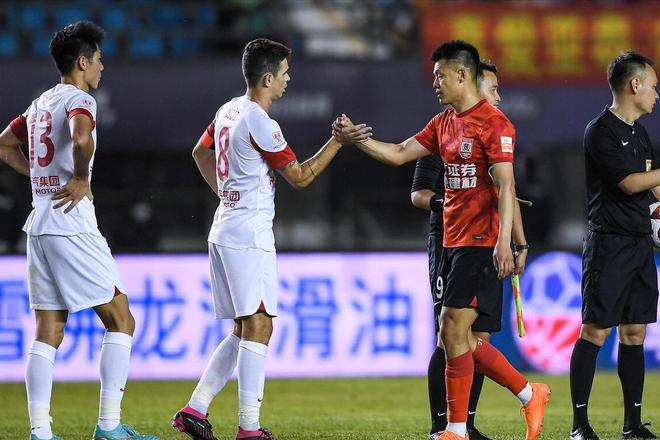 亚洲足球赛场新王诞生，外援助攻成功