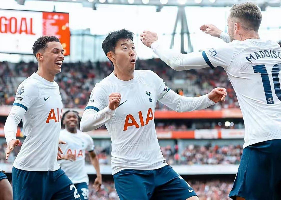 利物浦战胜热刺，稳坐英超榜首位置